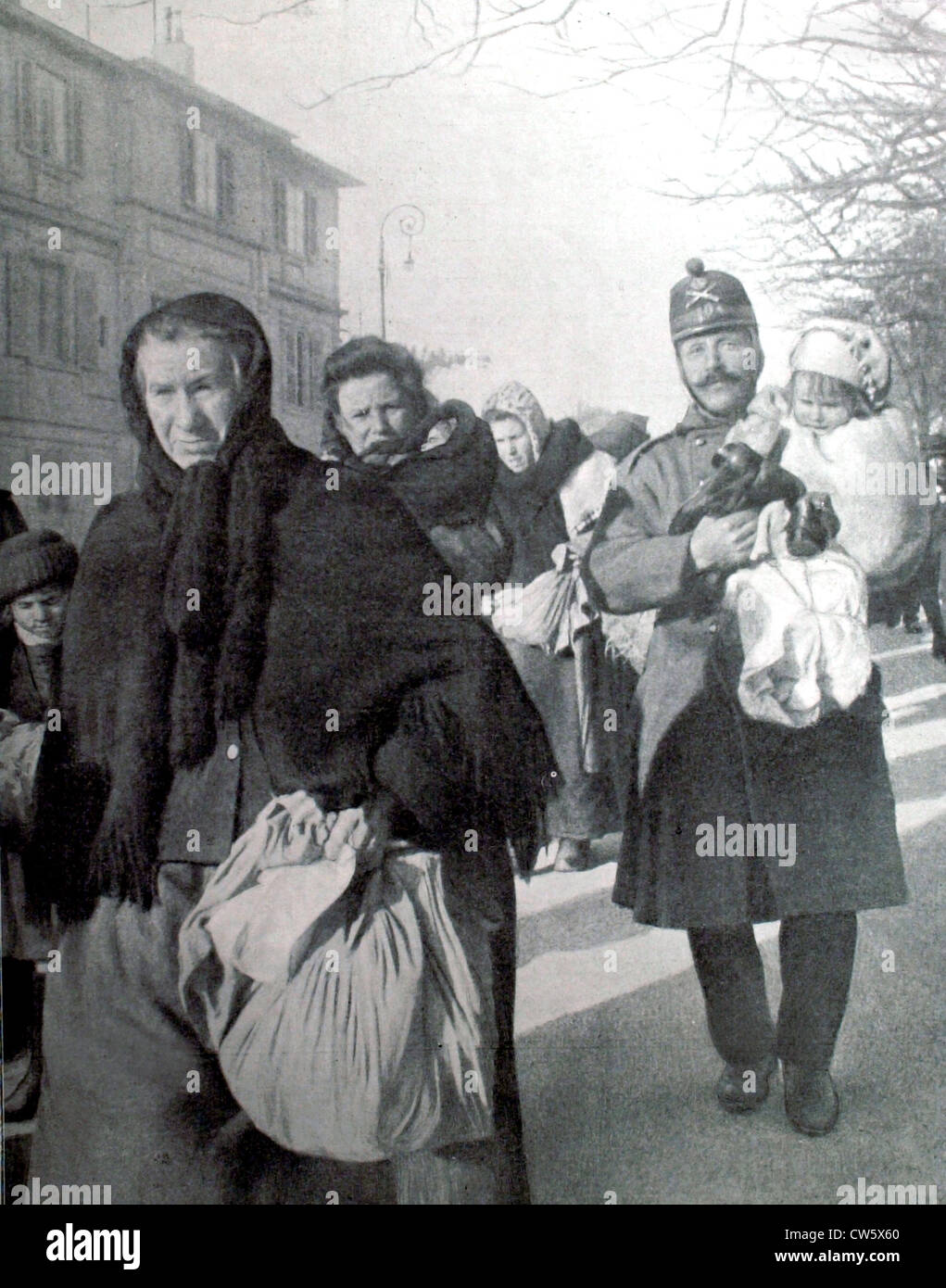La Première Guerre mondiale. Des civils français évacués par les Allemands, en passant par Genève Banque D'Images