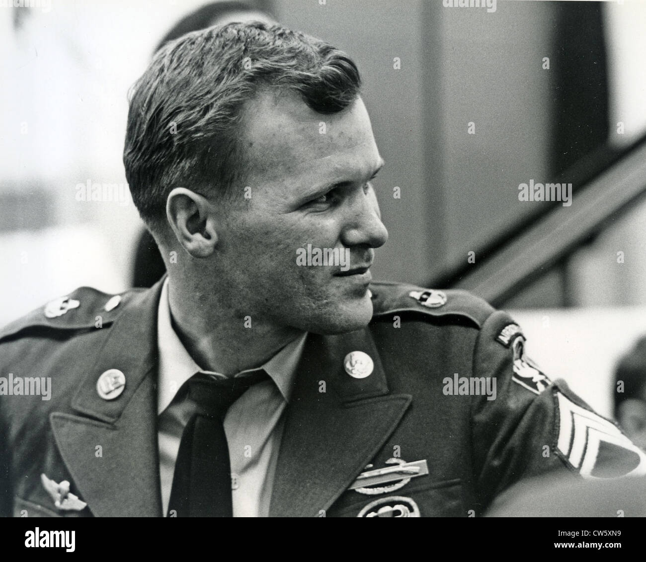 BARRY SADLER (1940-1987) ex-US Army medic combat l'enregistrement de son 'Ballads des bérets verts' dans la CR studios en 1966 Banque D'Images