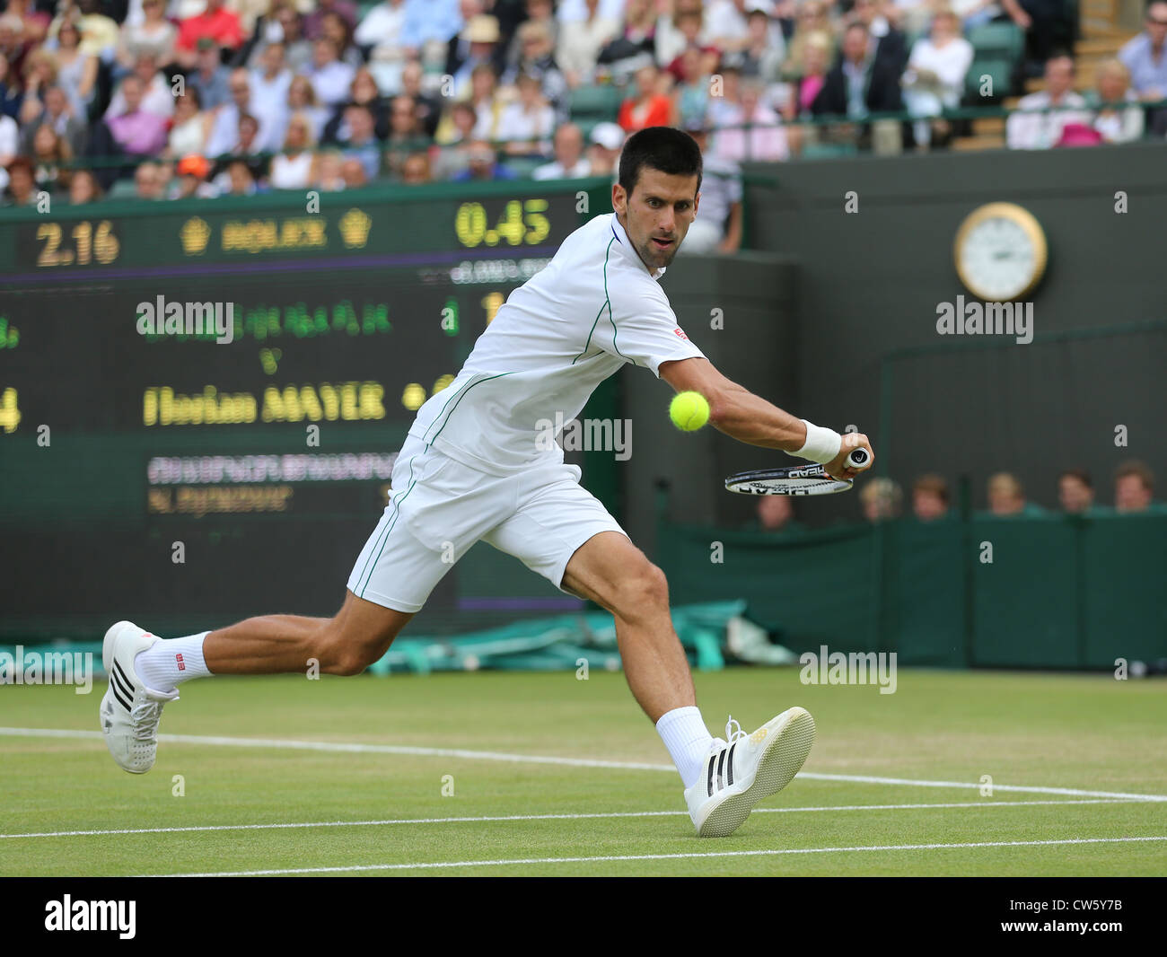 Novak Djokovic (SRB) en action à Wimbledon Banque D'Images