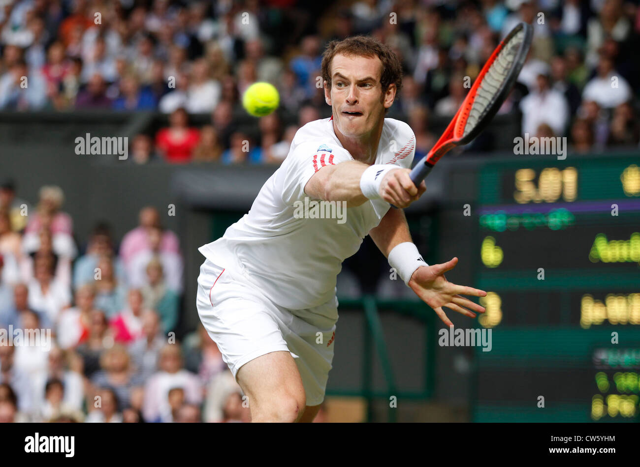 Andy Murray (GBR) en action à Wimbledon Banque D'Images