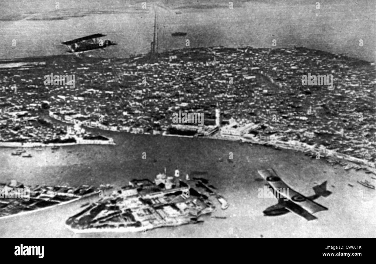 La Première Guerre mondiale. Venice bombardée par des avions allemands (1918) Banque D'Images