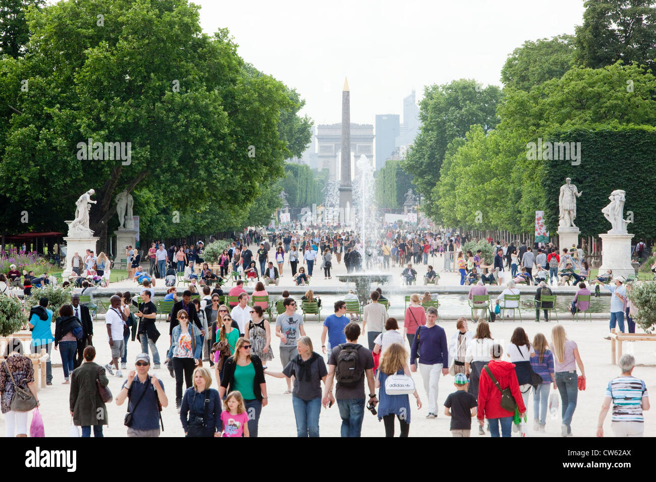 Les gens à Paris - Jardin des Tuileries, France Banque D'Images