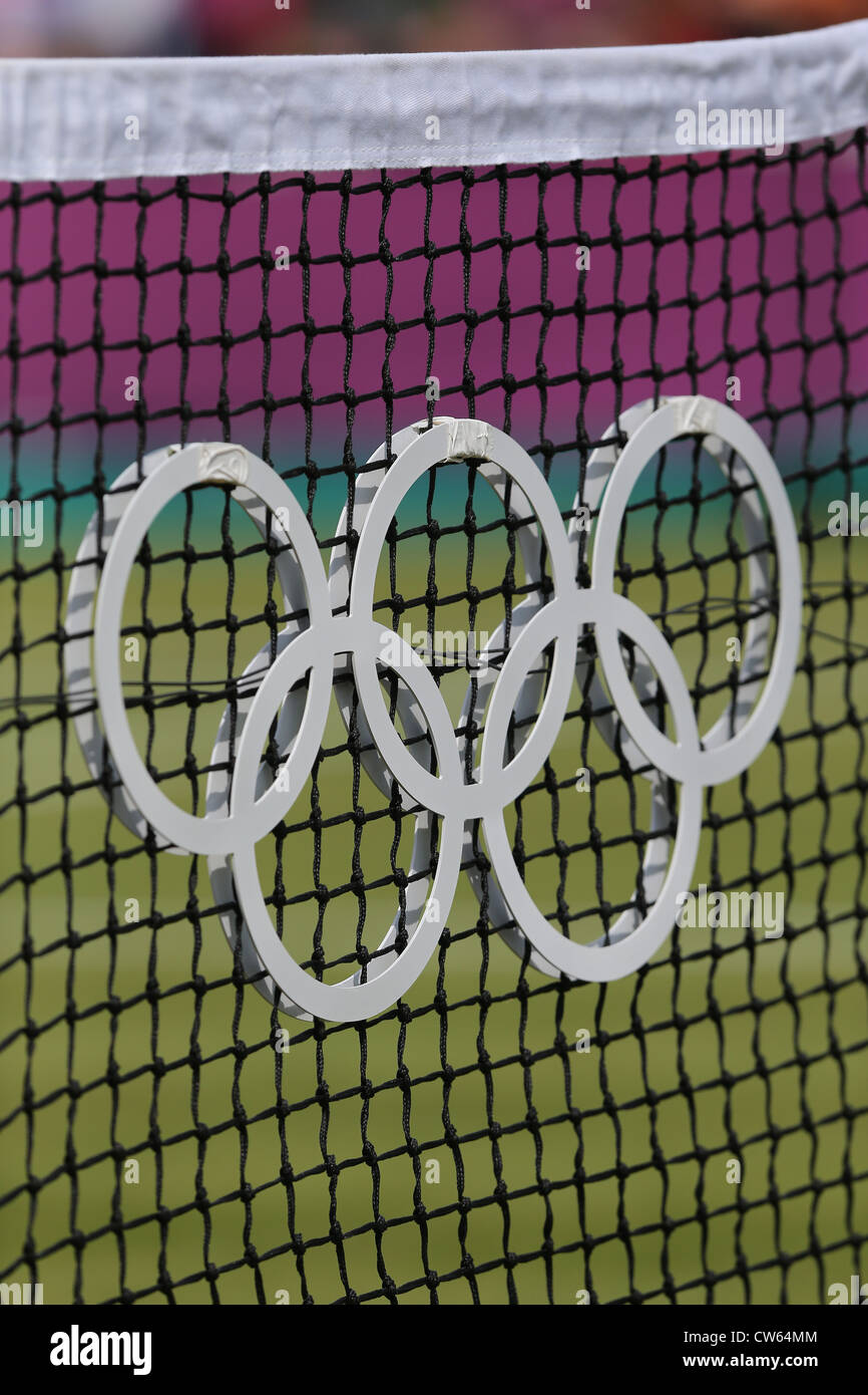 Anneaux olympiques tennis en filet sur le Centre Court de Wimbledon, Londres 2012 Banque D'Images