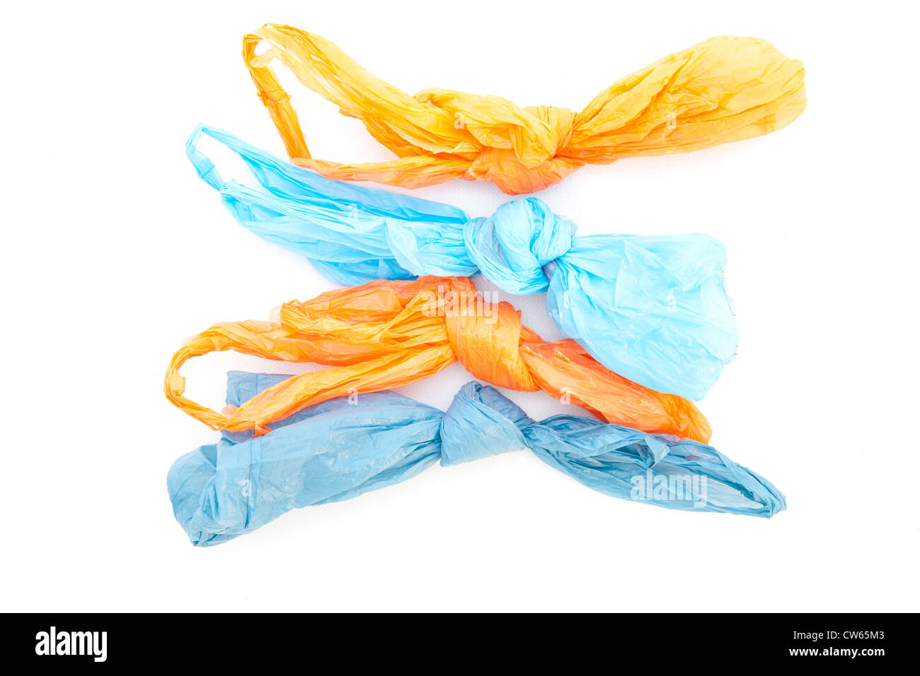 Utilisé des sacs en plastique attaché sur un fond blanc Banque D'Images