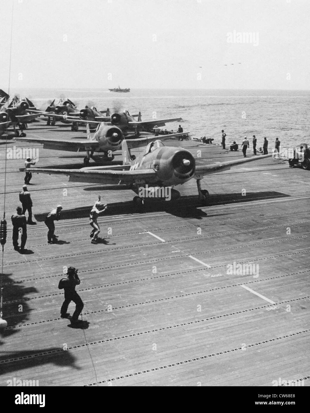 Grumman F6F-3 fighter sur le pont d'un porte-avions américain Banque D'Images