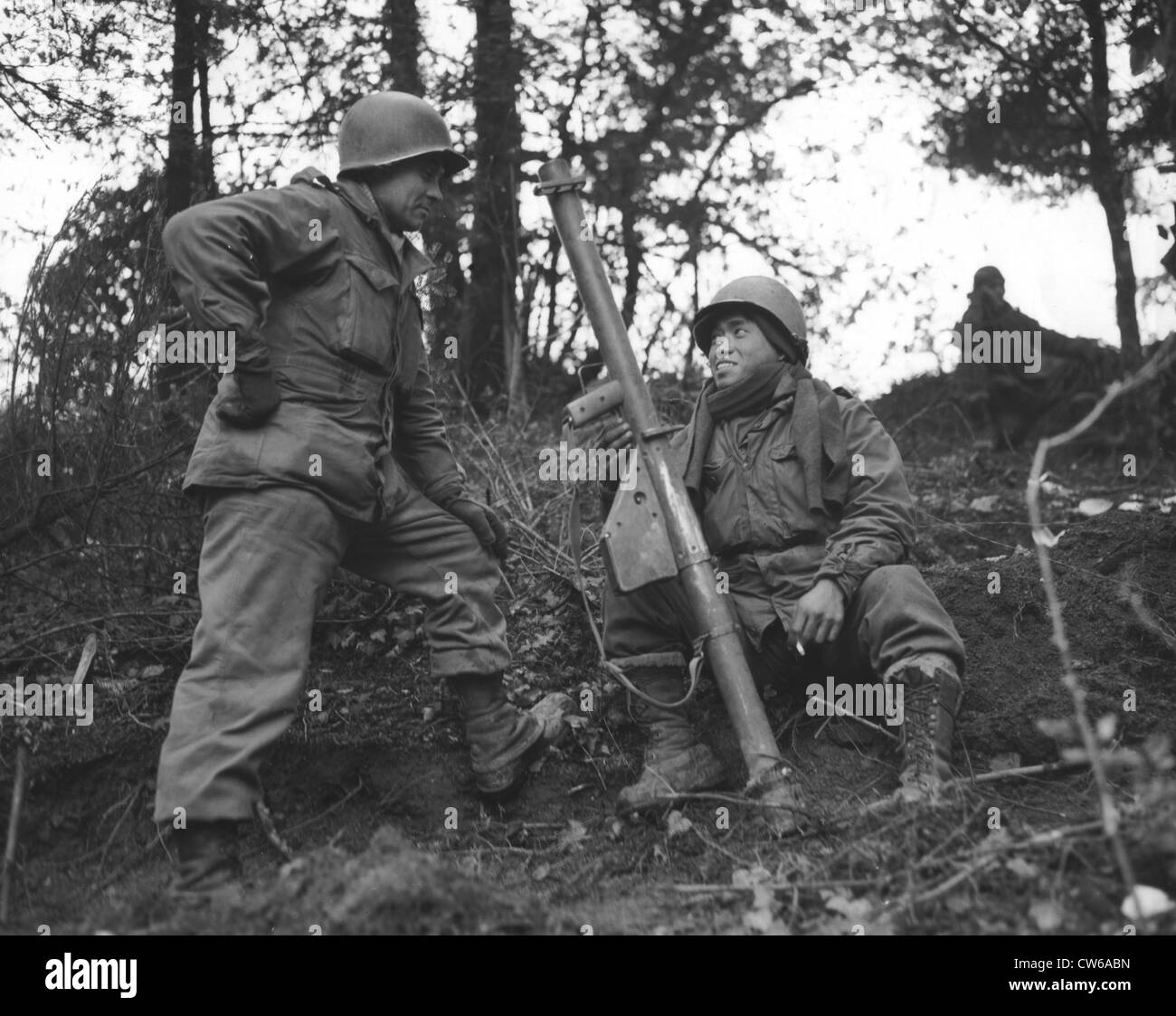 Un soldat avec un bazooka Japonais-américain St Die (Novembre 17, 1944) Banque D'Images