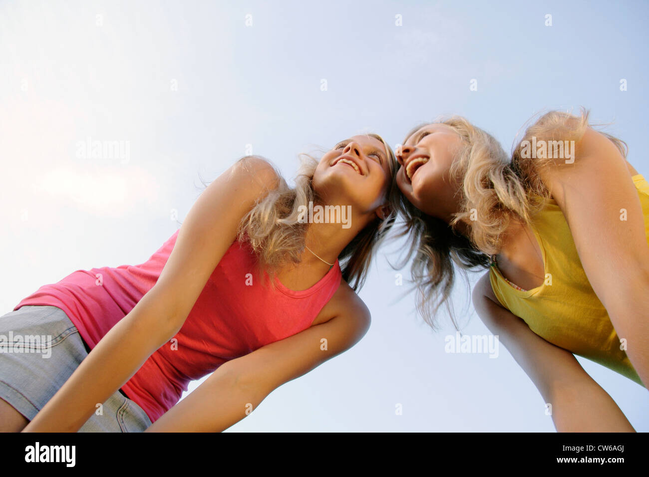 Deux jeunes filles s'amusant Banque D'Images