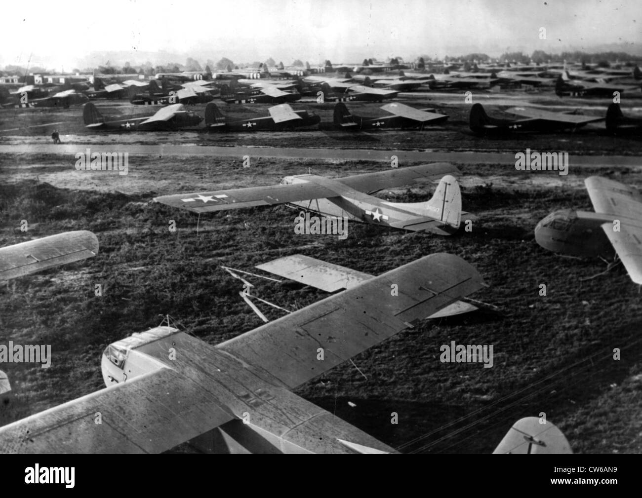 Les planeurs de la 1re armée aéroportée alliée sont massés sur un champ en Angleterre (septembre 1944) Banque D'Images