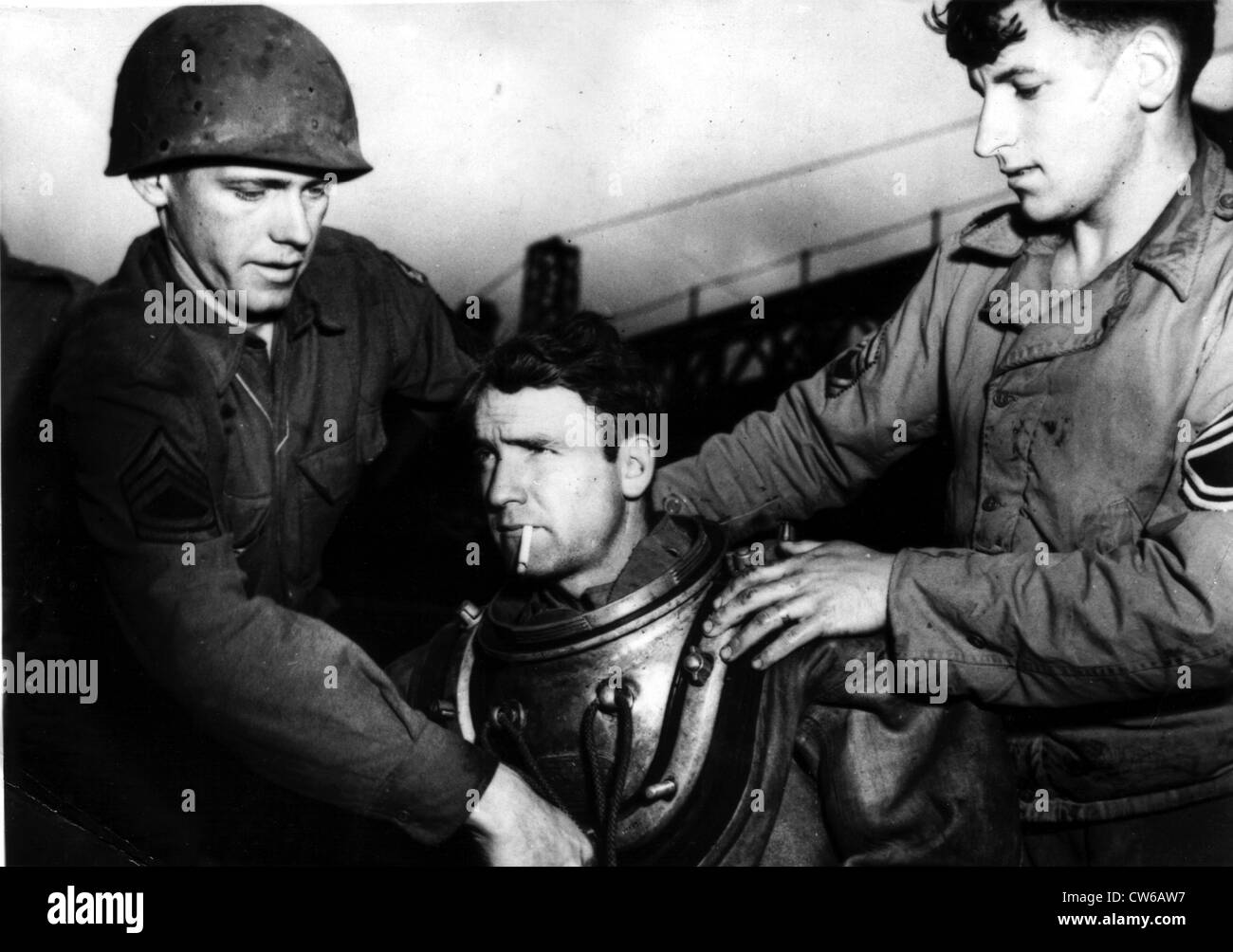 Un ingénieur de l'armée américaine dans la région de Cherbourg (France) au cours de l'été 1944 Banque D'Images