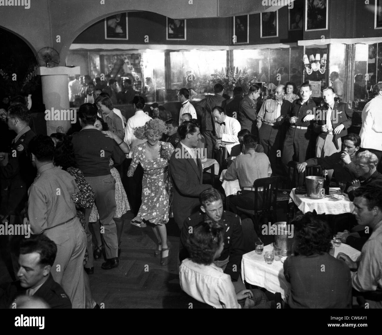 Dans le Club Normandie à Cannes (France) le 23 juin, 1945 Banque D'Images