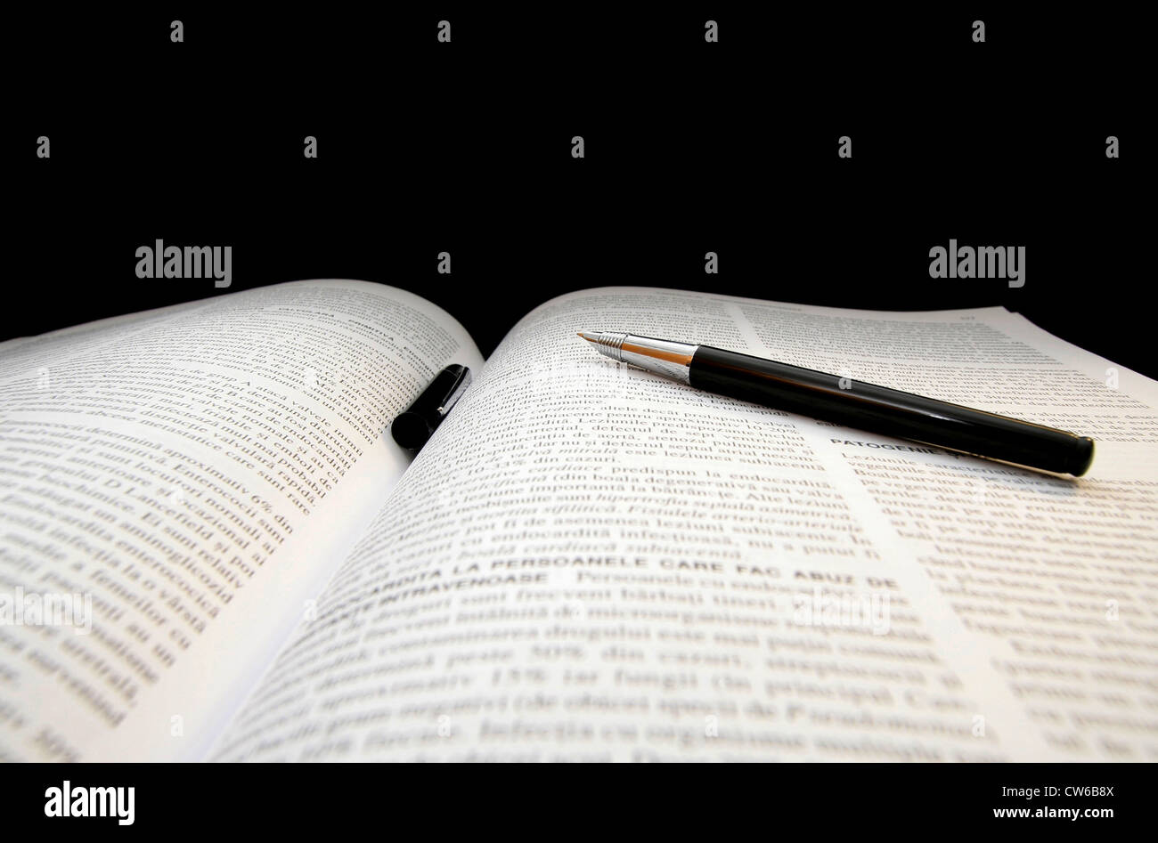 Livre Ouvert Avec Plume Sur Elle Photo Stock Alamy