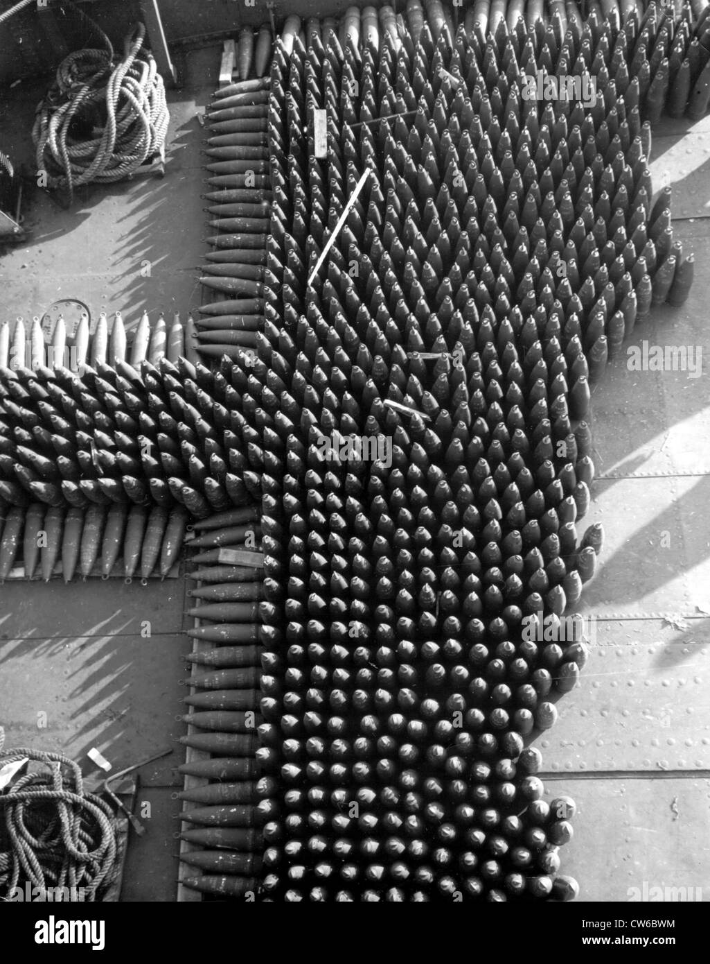 155 mm. Les réservoirs à bord d'un engin à Marseille(France) Janvier 1,1945 Banque D'Images