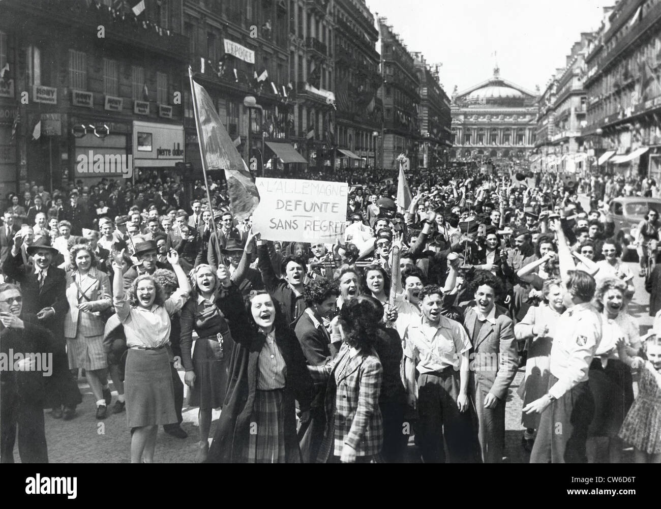 Rue Du 8 Mai 1945 Paris 8 may 1945 paris Banque de photographies et d'images à haute résolution -  Alamy