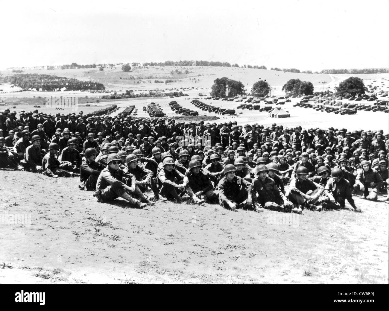 Unité blindée américaine sont informés par leur commandant en Angleterre, le 27 mai, 1944 Banque D'Images