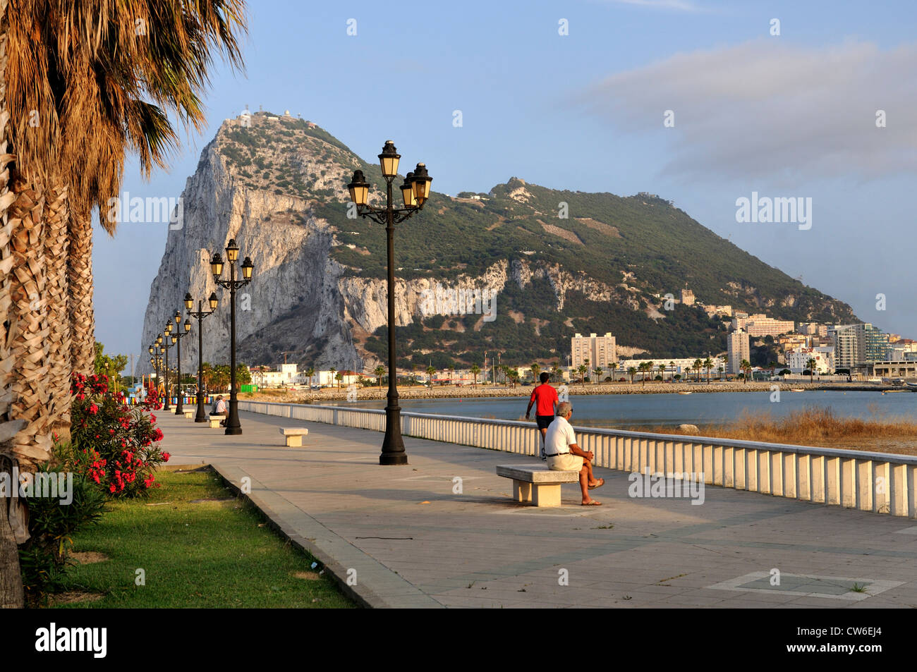 Esplanade en face du rocher de Gibraltar, l'Espagne, l'Andalousie Banque D'Images