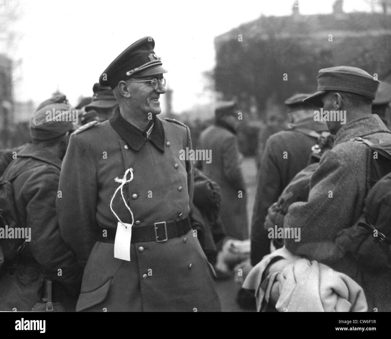 Ancien commandant d'un camp de prisonnier de guerre est maintenant prisonnier, le 28 novembre, 1944 Banque D'Images