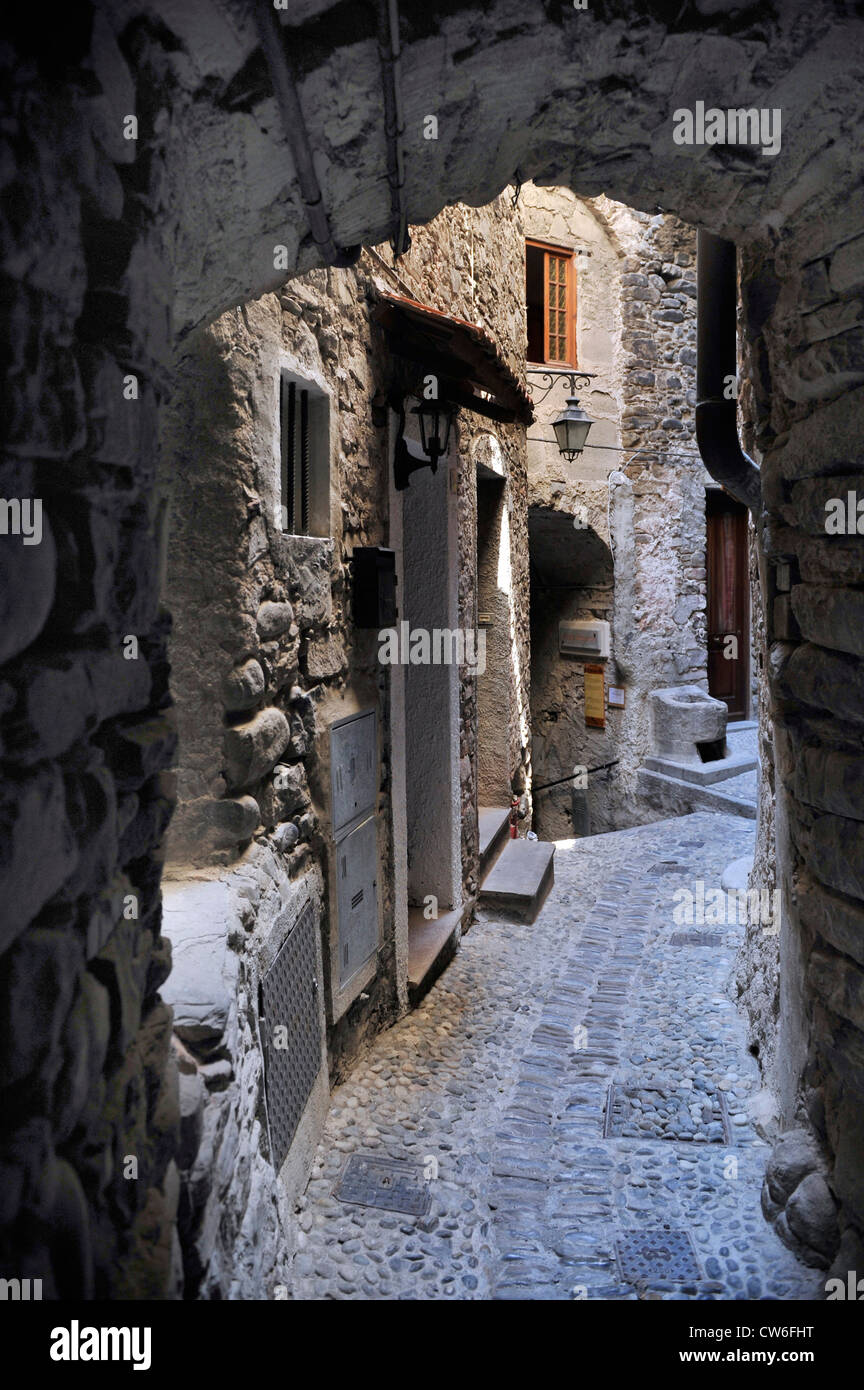 Allée couverte de Dolceacqua, Italie, Ligurie, Riviera dei Fiori Banque D'Images