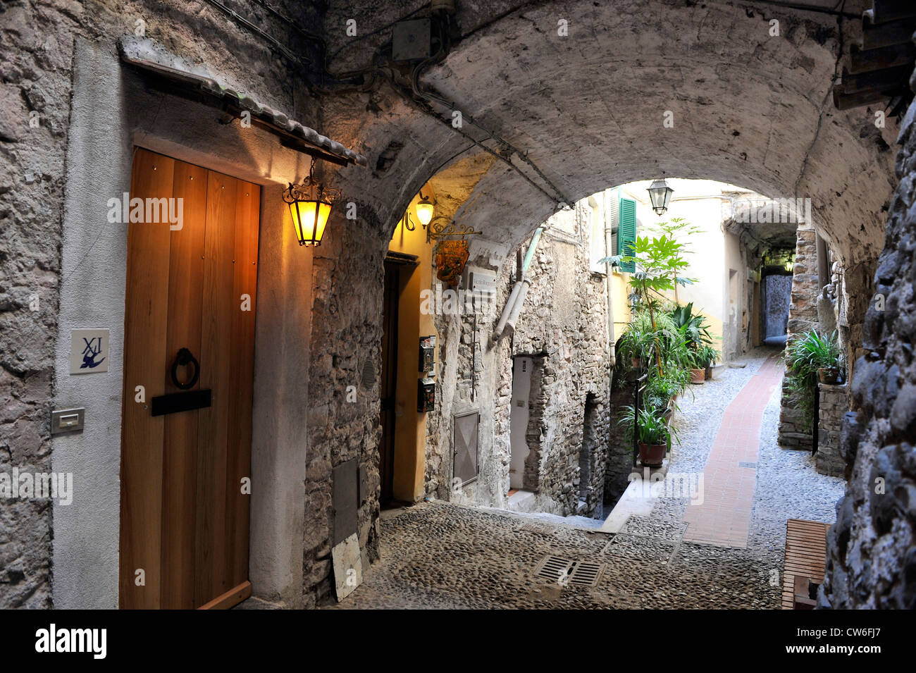 Allée couverte de Dolceacqua, Italie, Ligurie, Riviera dei Fiori Banque D'Images