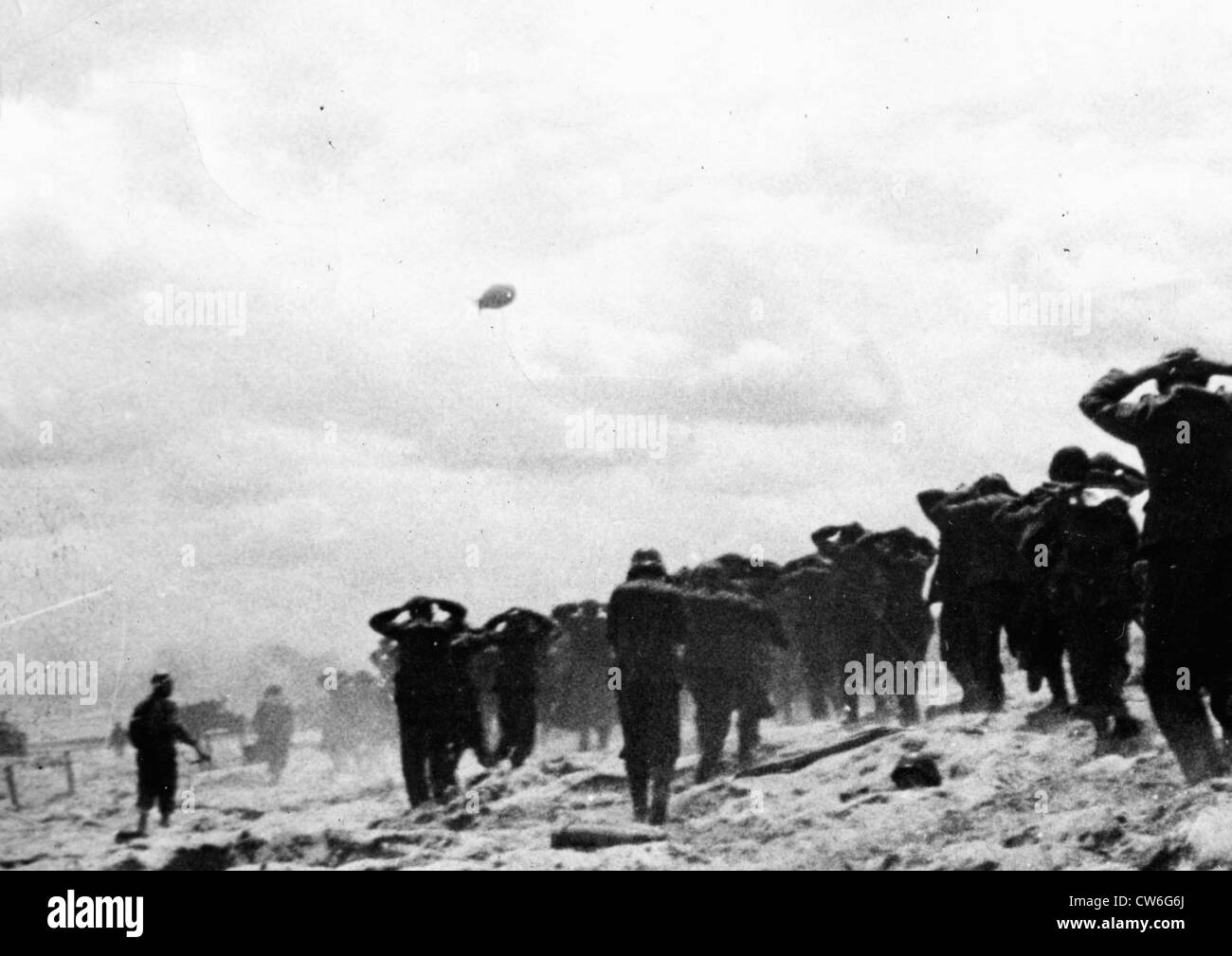 Des prisonniers allemands à Utah Beach (1944) Banque D'Images