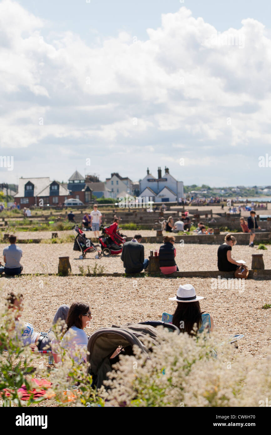 Plages de Whitstable, vue vers l'ancien pub Neptune, Kent Banque D'Images