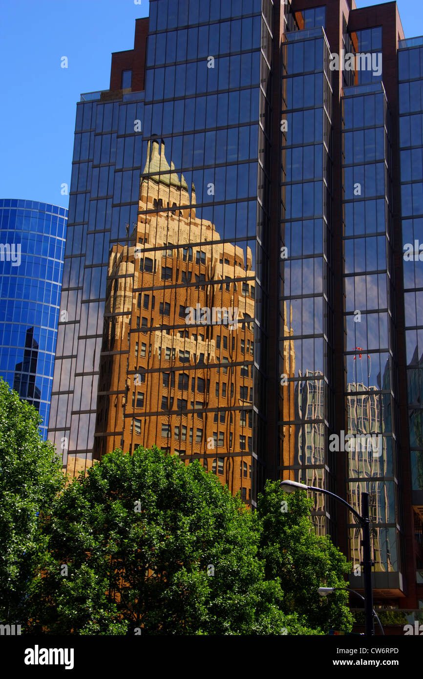 Centre-ville, miroir photo dans un verre bardage, Canada, Vancouver Banque D'Images