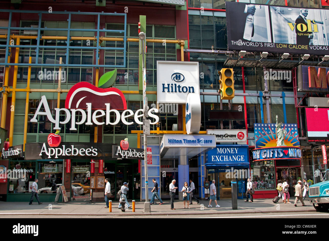 Times Square Broadway New York Hilton Applebees Banque D'Images