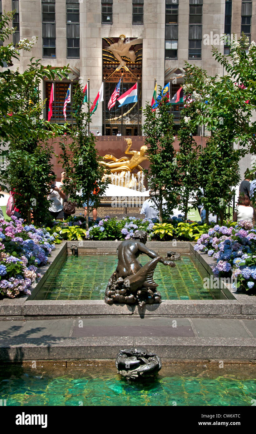La Rockefeller Plaza jardin ( CENTRE ) New York Ville Manhattan contexte Prométhée Dieu du Feu Banque D'Images