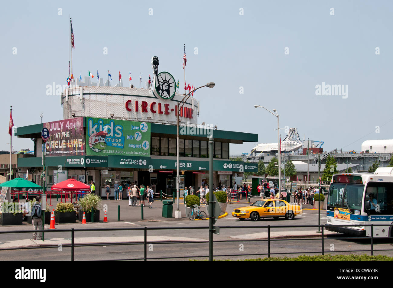 Circle Line ferry terminal Pier 83 Hudson River New York City Manhattan Banque D'Images