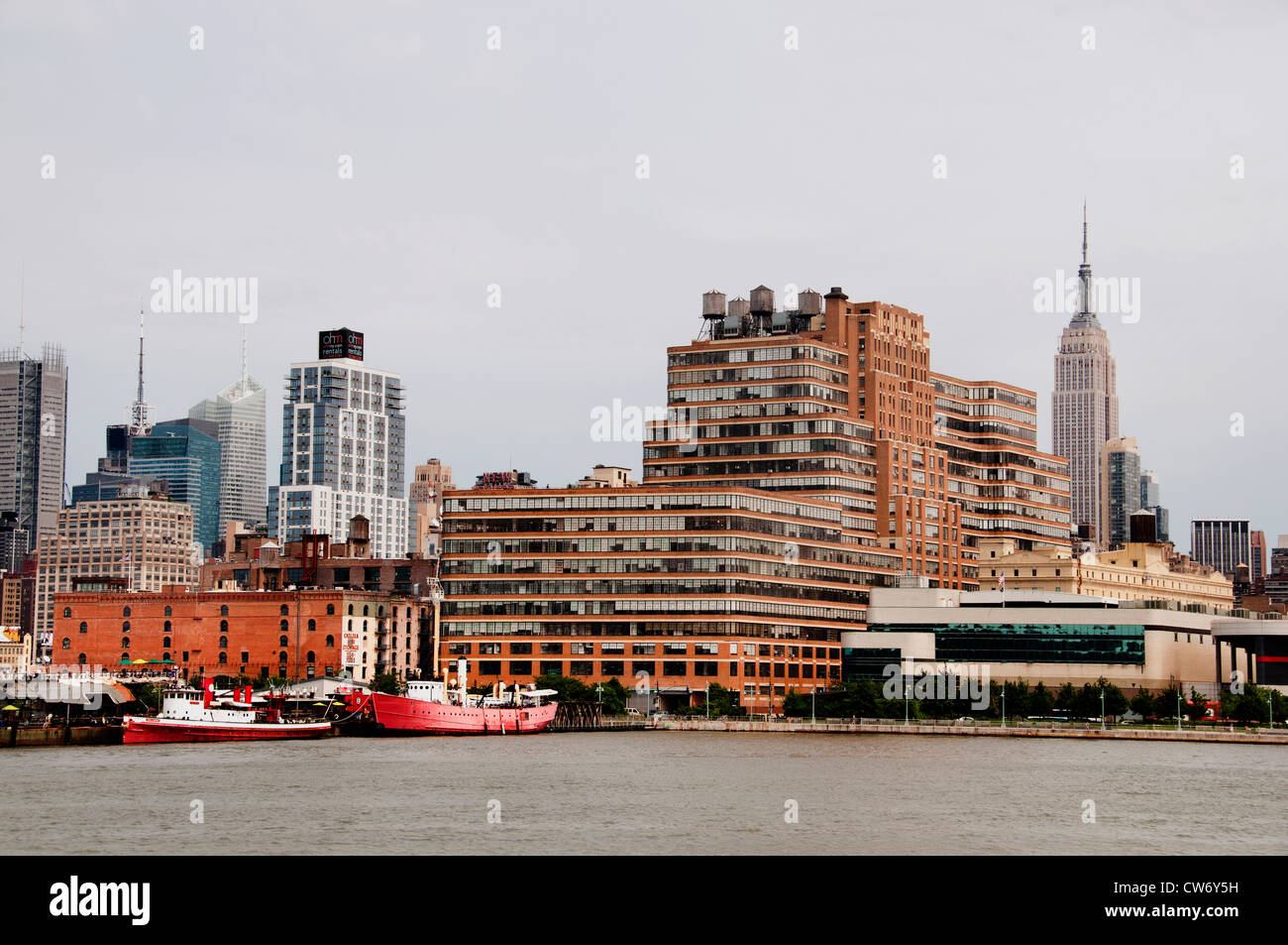 Hudson River New York City Manhattan Empire State Building Sky Line Banque D'Images