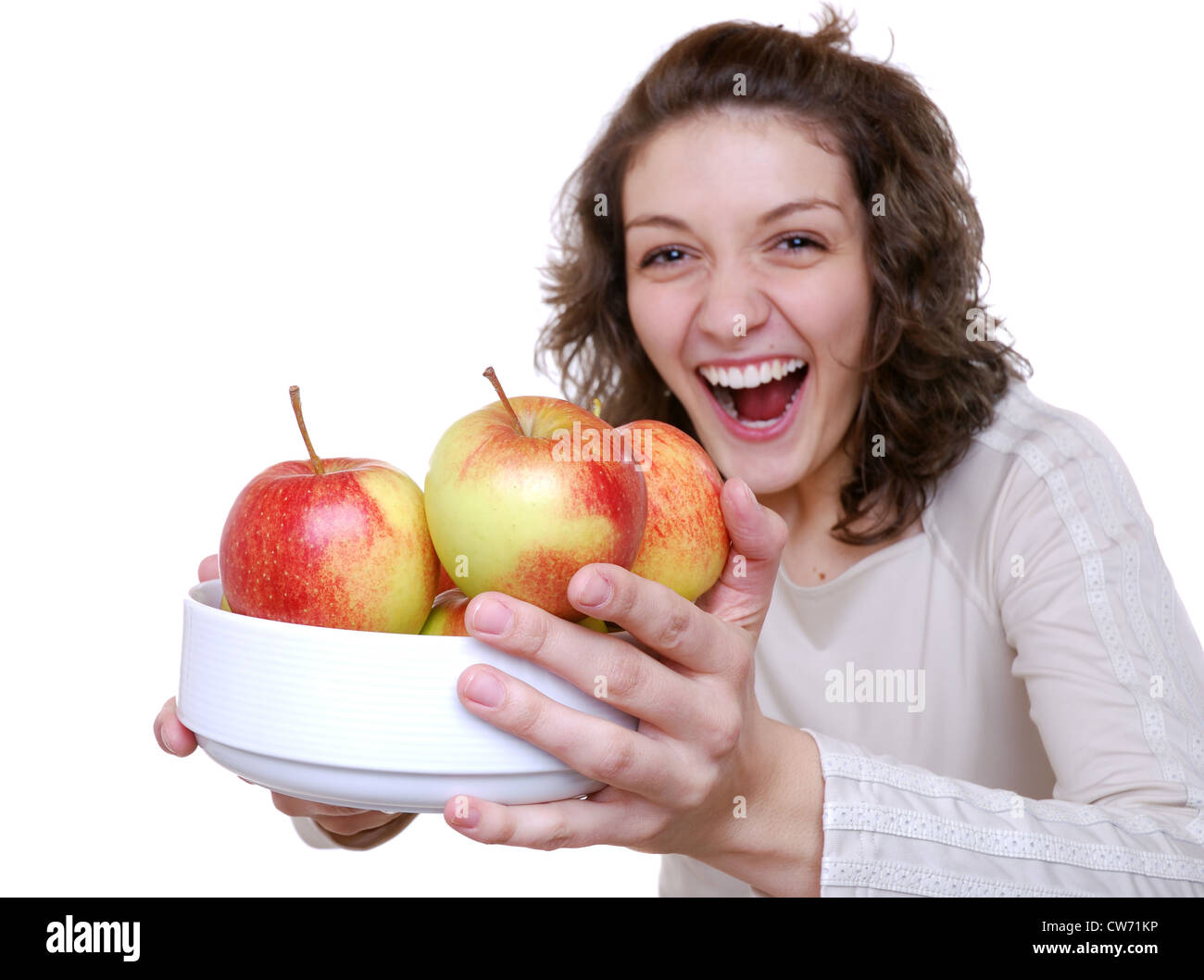 Femme avec des pommes dans un bol de fruits Banque D'Images