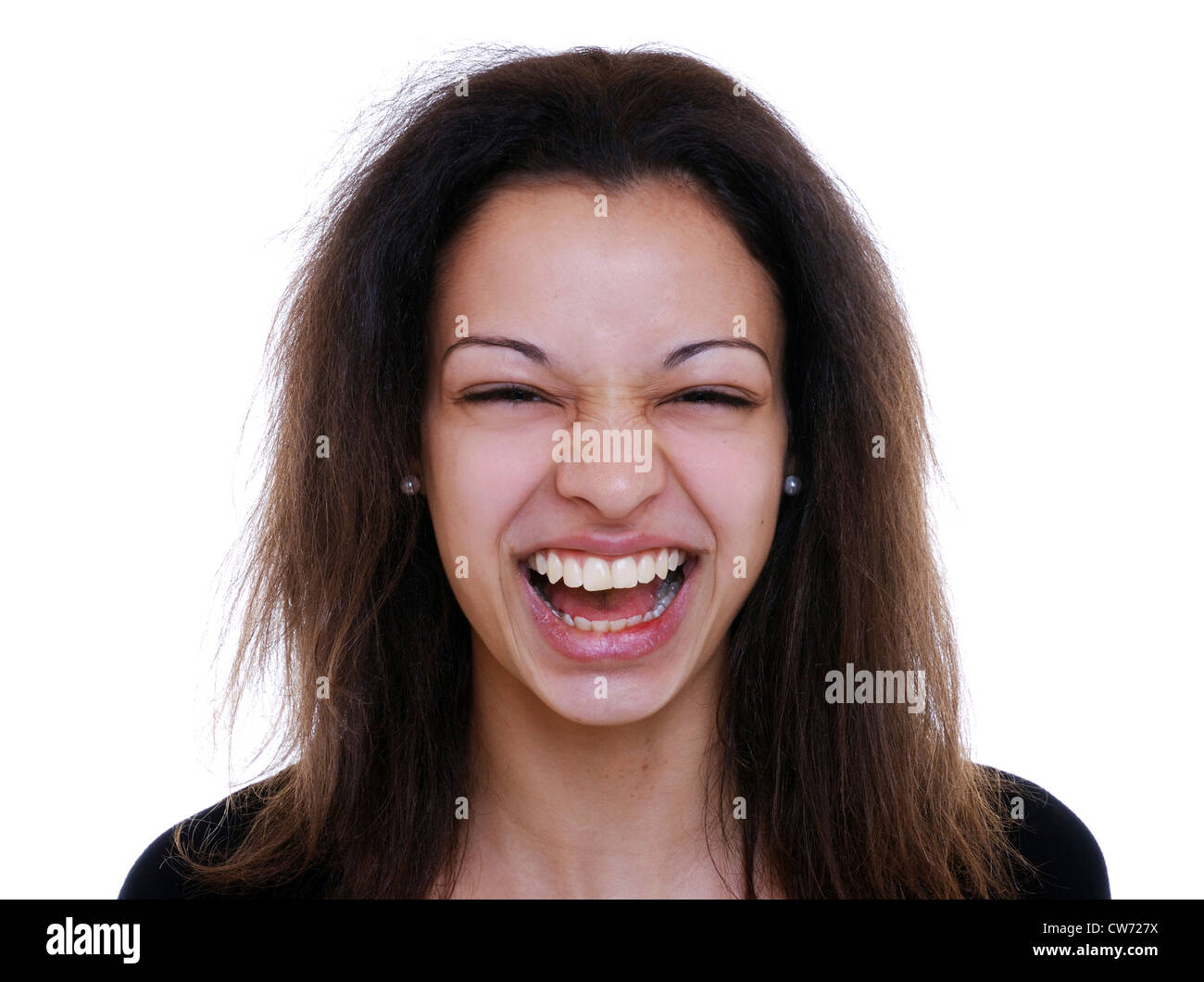 Belle femme s'amusant, riant dans l'appareil photo Banque D'Images
