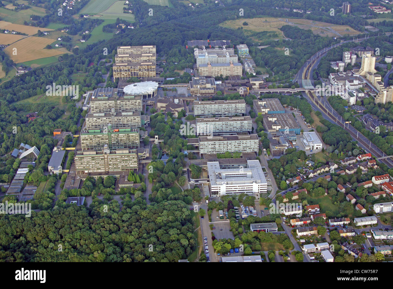 L'Université de la Ruhr de Bochum avec rue Université, centre commercial Unicenter (à droite) et le jardin botanique (à gauche), de Ruhr , Bochum Banque D'Images