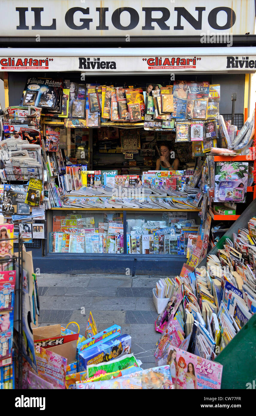 Kiosque à journaux à San Remo, Italie, Ligurie, Riviera dei Fiori Banque D'Images