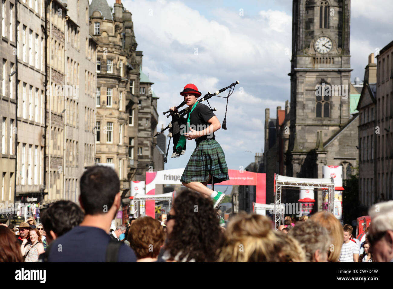 Artiste de rue Colin en kilt au Edinburgh Festival Fringe en Ecosse, Royaume-Uni Banque D'Images
