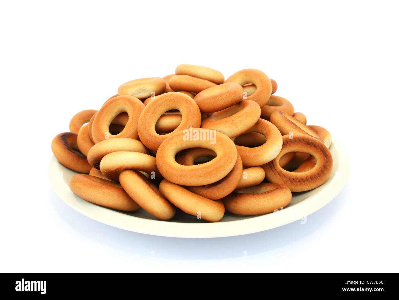 Bagels dans la plaque, isolé sur fond blanc. Banque D'Images Bagels dans la plaque, isolé sur fond blanc. Banque D'Images