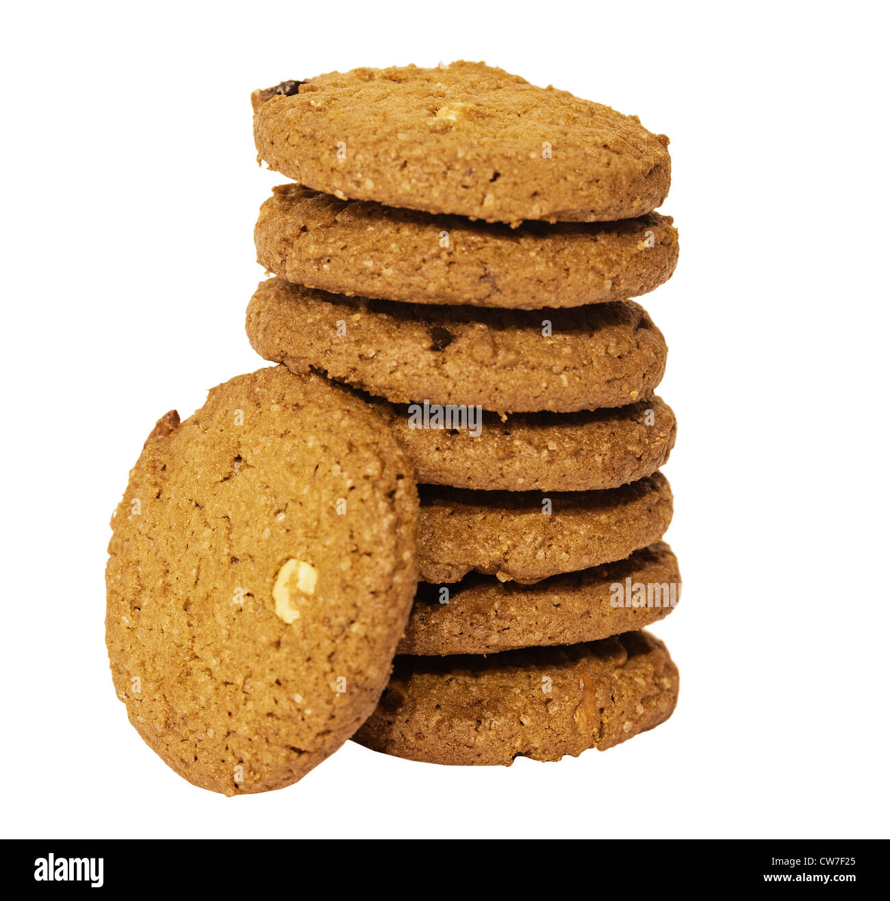 Avec les cookies noix et chocolat isolé sur fond blanc Banque D'Images