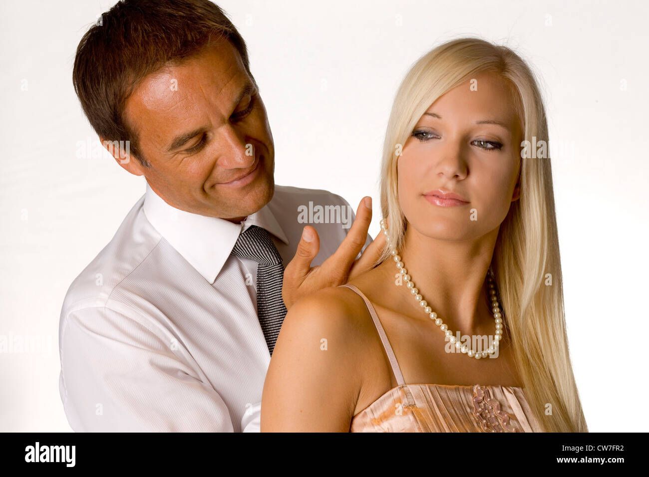 Femme plus âgée homme plus jeune Banque de photographies et d’images à haute résolution Alamy