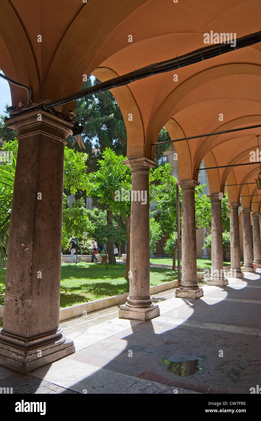 Cour de la Chiesa di Sant' Andrea delle Fratte Église, Rome, Italie, Europe Banque D'Images