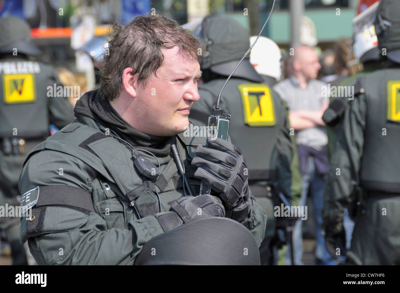 Unité d'arrestation de policier à l'équipement radio, l'Allemagne, Bade-Wurtemberg Banque D'Images