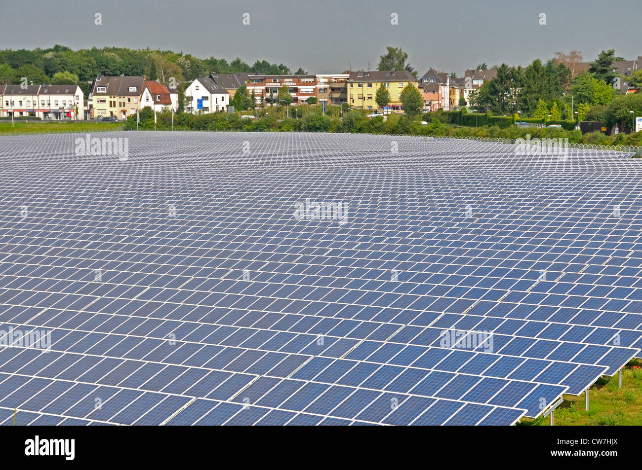 Argest espace ouvert centrale photovoltaïque de NRW à ce jour dans une Troisdorf-Oberlar, Allemagne, Rhénanie du Nord-Westphalie, Troisdorf Banque D'Images