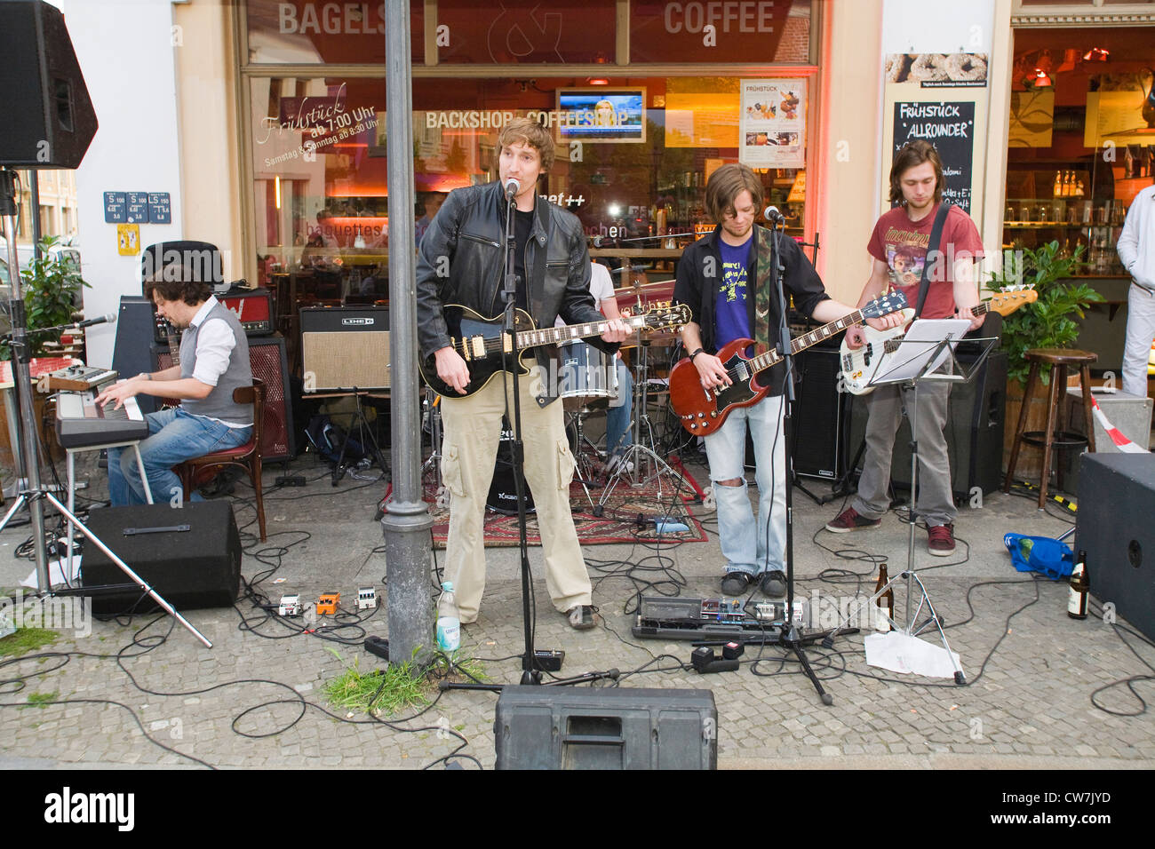 L'Europe, Allemagne, Brandenburg, Potsdam, fr ebetr Strasse, la musique sur la route Banque D'Images