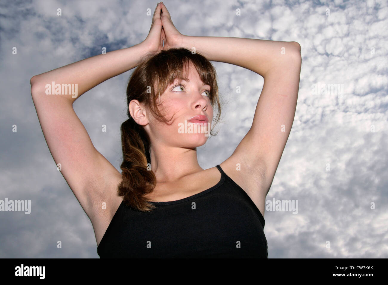 Young woman meditating Banque D'Images