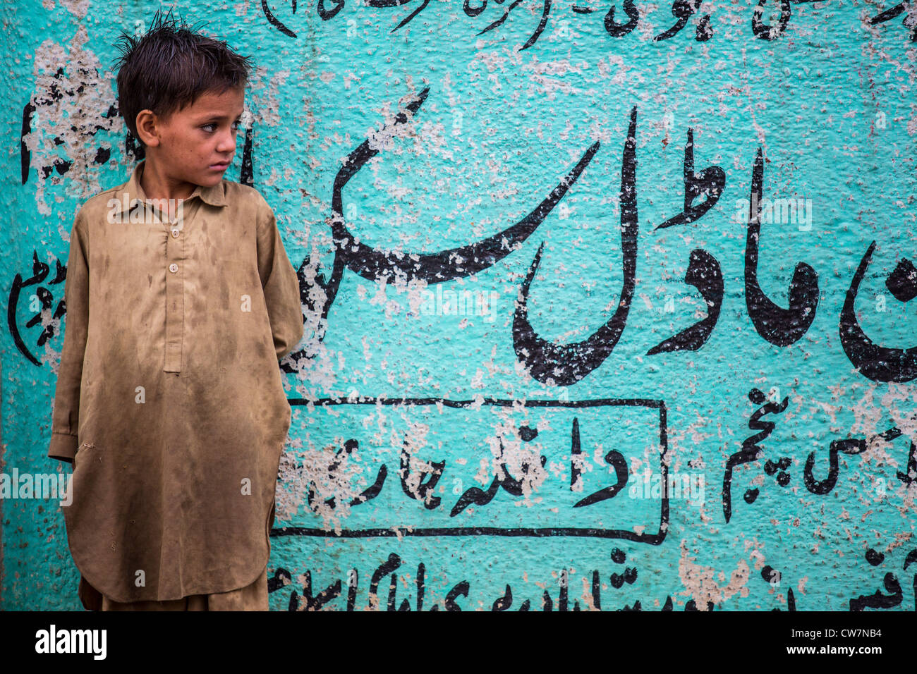 Jeune garçon à Nurpur Chahan Village, Islamabad, Pakistan Banque D'Images