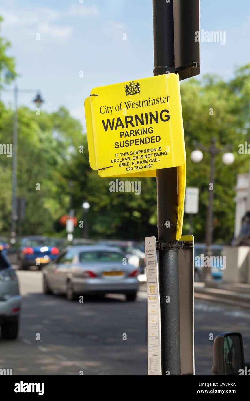 Suspension Parking sign, Londres, Angleterre Banque D'Images