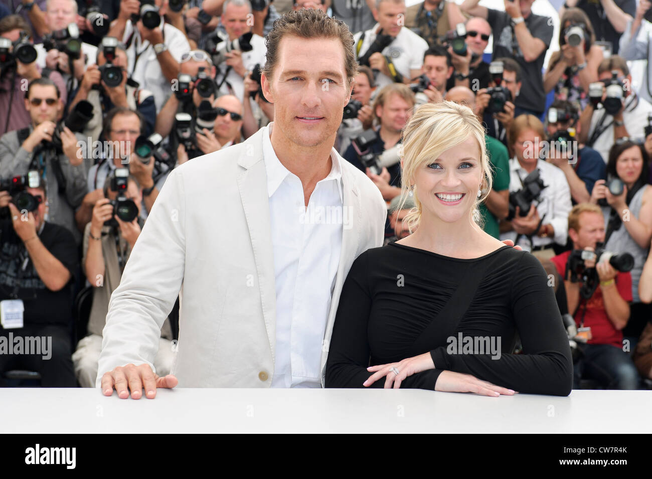 Matthew McConaughey et Reese Witherspoon au cours d'une photo appel à la boue à la 65e festival international du film, à Cannes. Banque D'Images