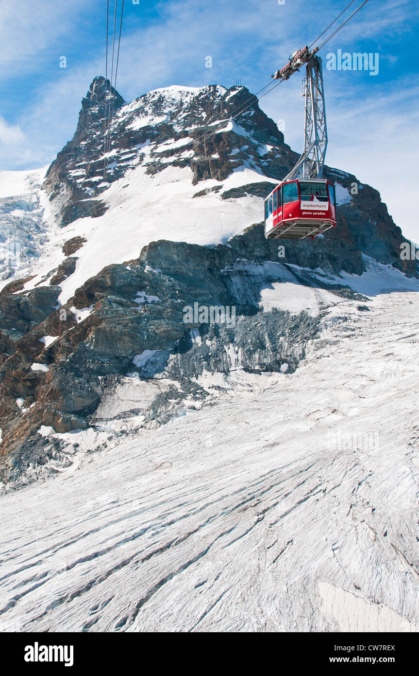 Matterhorn Glacier Paradise avec téléphérique Klein Matterhorn en arrière-plan, Zermatt, Valais, Suisse Banque D'Images
