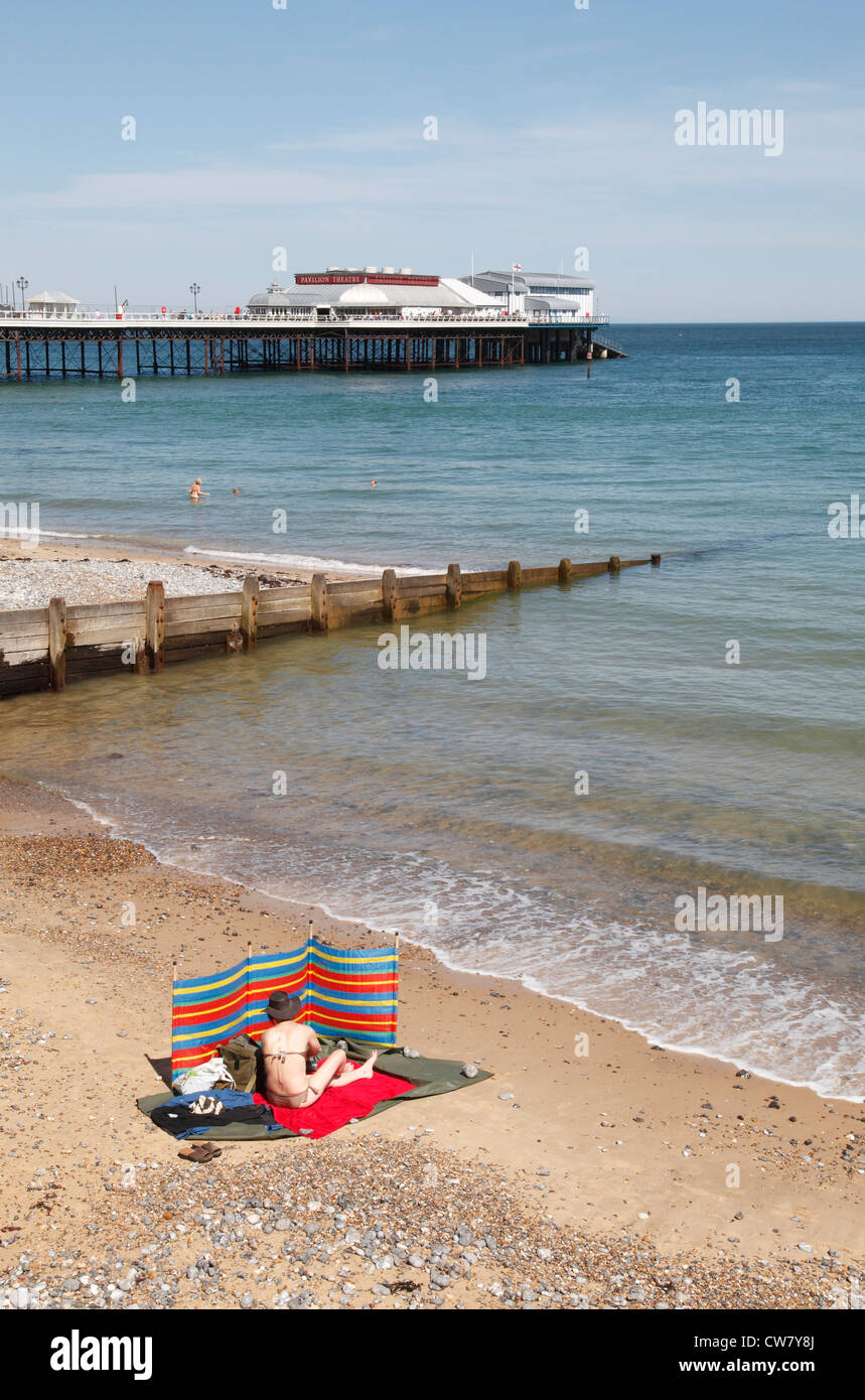 La plage et jetée de Cromer, Norfolk, Angleterre, Royaume-Uni Banque D'Images