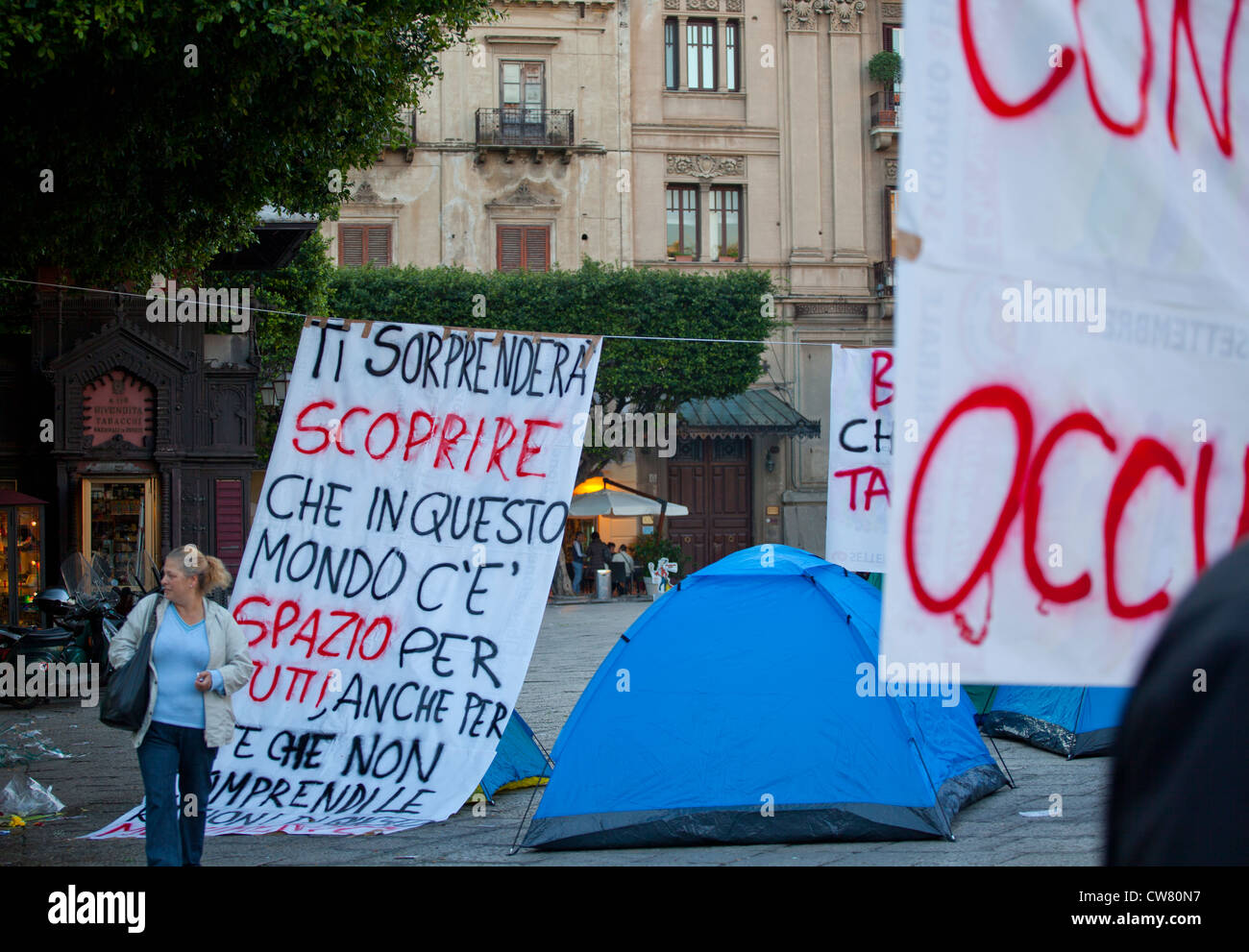 Wall street protester, Teatro Massimo de Palerme, Banque D'Images