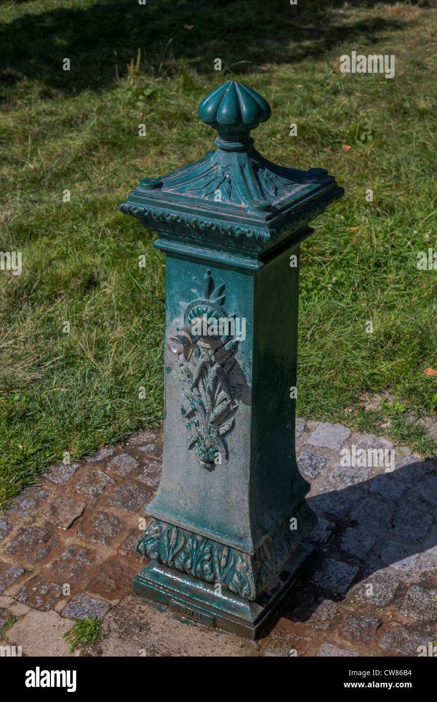 Ancienne pompe à eau détaillées dans le Parc Monceau, Paris, Ile de France, France, Europe, UNION EUROPÉENNE Banque D'Images