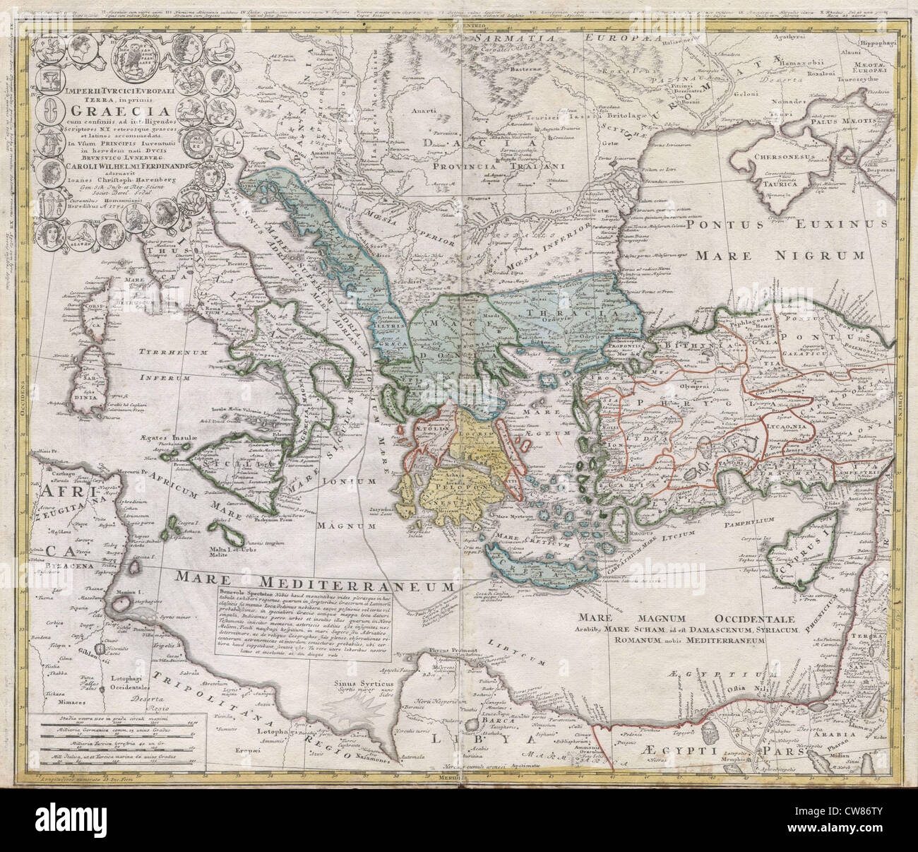 Cette carte de 1741 des héritiers d’Homann représente la Grèce antique et la Méditerranée orientale, montrant les frontières politiques, les villes et les routes commerciales de la région pendant la période classique. C'est un document historique important pour comprendre la géopolitique ancienne. Banque D'Images